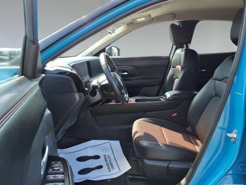Used 2025 Nissan Kicks SR FWD image 15