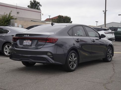Used 2022 Kia Forte LXS FWD image 4