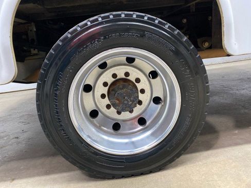 Used 2015 Ford F550 2WD Regular Cab Super Duty image 29