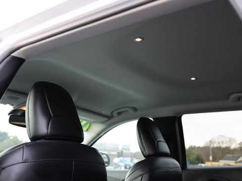 Used 2019 Jeep Cherokee Limited image 19