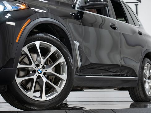 Certified 2024 BMW X5 xDrive40i w/ Premium Package image 27