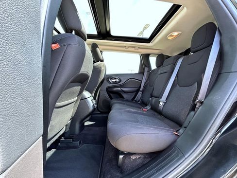 Used 2016 Jeep Cherokee 75th Anniversary FWD image 19