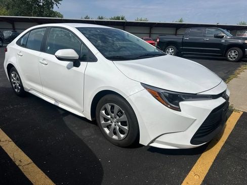 Used 2025 Toyota Corolla LE FWD image 6