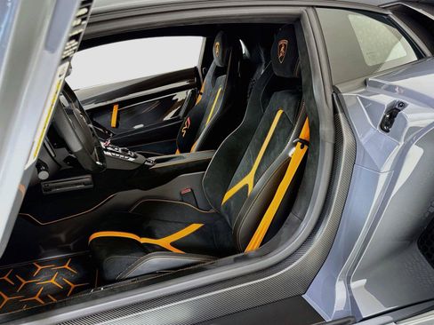 Used 2020 Lamborghini Aventador SVJ AWD/4WD image 14