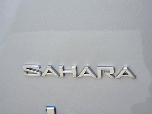 Used 2024 Jeep Wrangler Unlimited Sahara AWD/4WD image 30