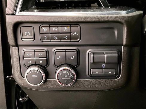 Used 2025 Chevrolet Suburban RST w/ Comfort Package AWD/4WD image 39