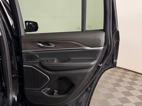 Used 2023 Jeep Grand Cherokee Limited w/ Black Appearance Package AWD/4WD image 30