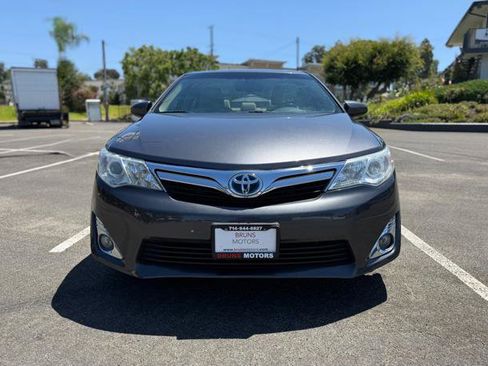 Used 2014 Toyota Camry XLE w/ Moonroof Package FWD image 11