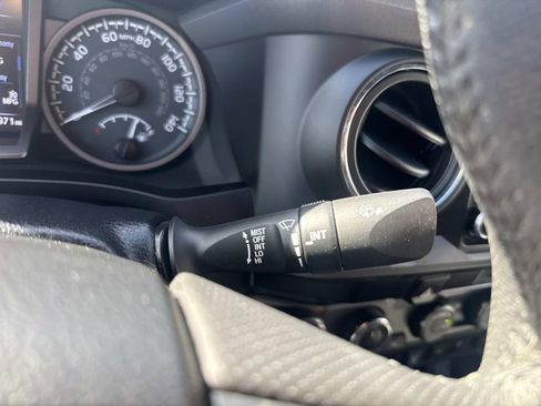 Used 2023 Toyota Tacoma TRD Off-Road image 33