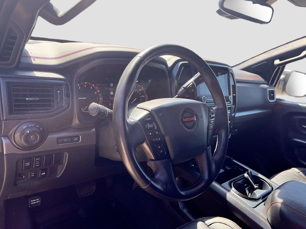 Used 2022 Nissan Titan PRO-4X w/ Pro-4x Convenience Package AWD/4WD image 9