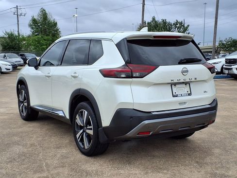 Used 2023 Nissan Rogue SL w/ SL Premium Package FWD image 2