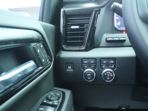 Used 2026 GMC Sierra 2500 AT4X image 22