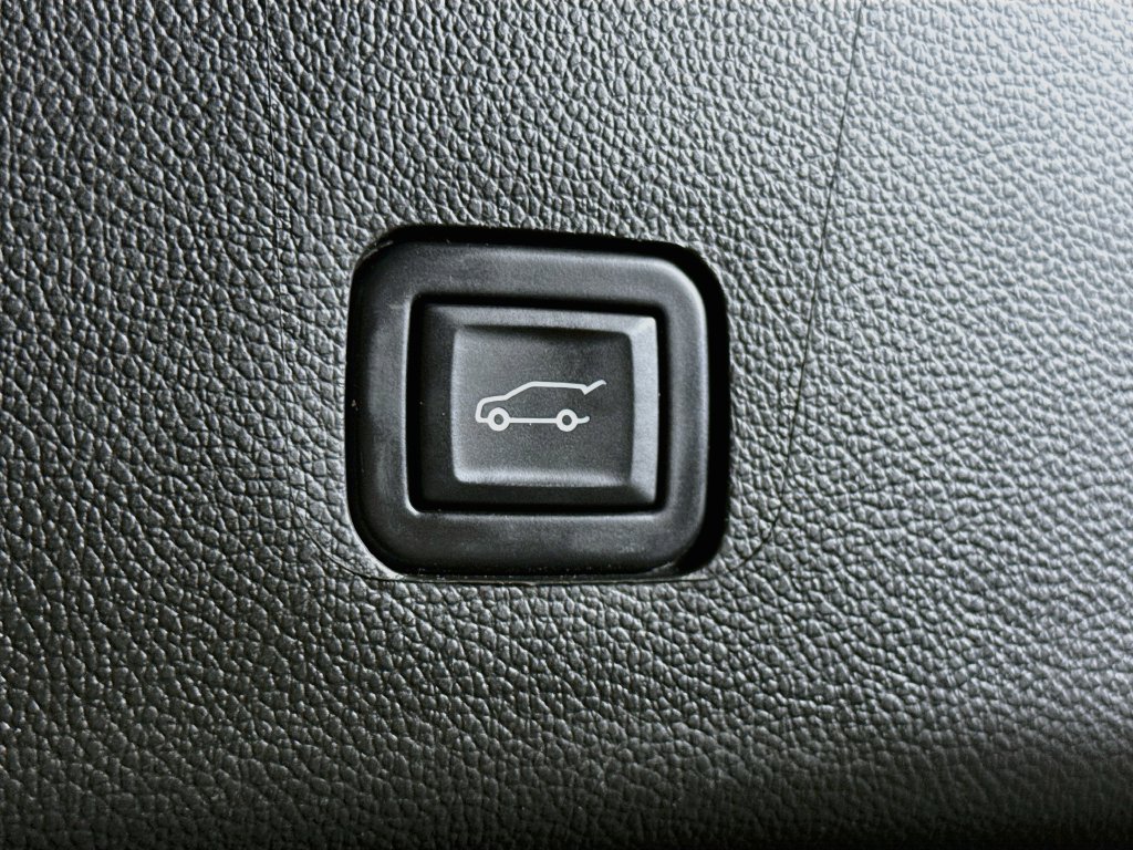 Used 2023 Chevrolet Traverse RS AWD/4WD image 29
