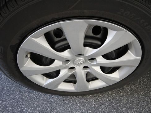 Used 2023 Toyota Corolla LE image 29