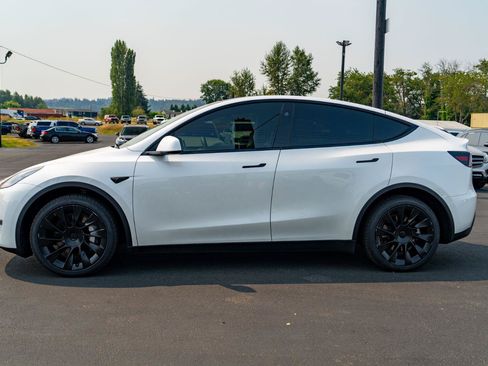 Used 2023 Tesla Model Y Long Range AWD/4WD image 9