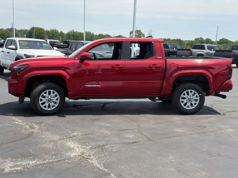 Used 2026 Toyota Tacoma SR5 AWD/4WD image 4