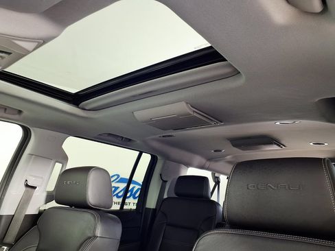 Used 2020 GMC Yukon XL Denali w/ Denali Ultimate Package RWD image 14