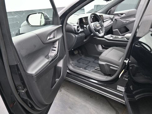 Used 2025 Chevrolet Equinox LT FWD image 16