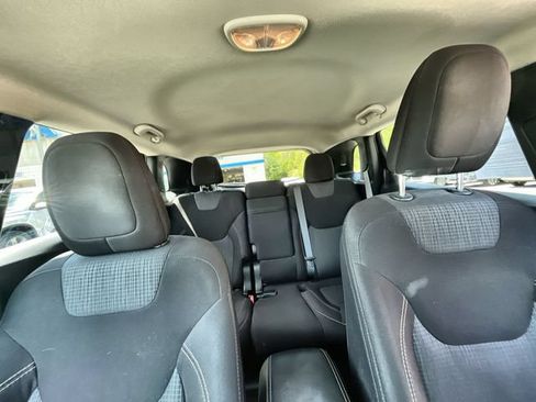 Used 2016 Jeep Cherokee Latitude w/ Comfort/Convenience Group AWD/4WD image 14