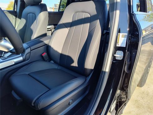 New 2025 Mercedes-Benz GLB 250 image 6