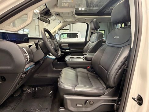 Used 2025 Ford Expedition Max Platinum w/ Driver's Package AWD/4WD image 31