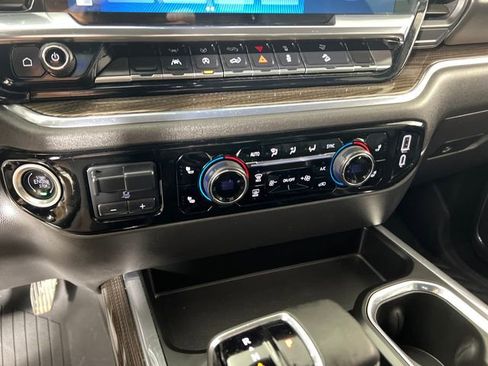 Used 2024 Chevrolet Silverado 1500 LT Trail Boss w/ Convenience Package II AWD/4WD image 19