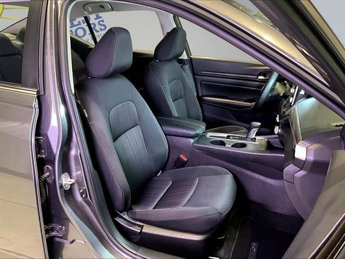 Used 2025 Nissan Altima 2.5 SV FWD image 28