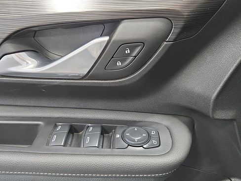 Used 2024 GMC Terrain SLE image 21