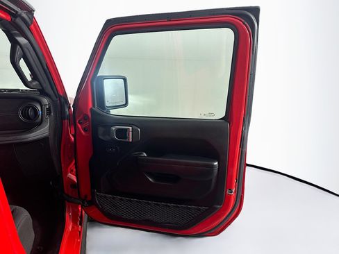 Used 2024 Jeep Wrangler Unlimited Rubicon 4xe AWD/4WD image 32