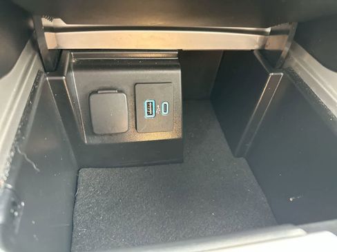 Used 2021 Ford Explorer XLT w/ Equipment Group 202A image 34