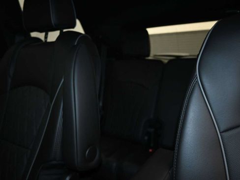Used 2024 Buick Enclave Avenir AWD/4WD image 26