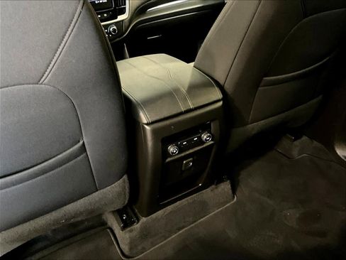 Used 2022 Chevrolet Traverse LT image 29