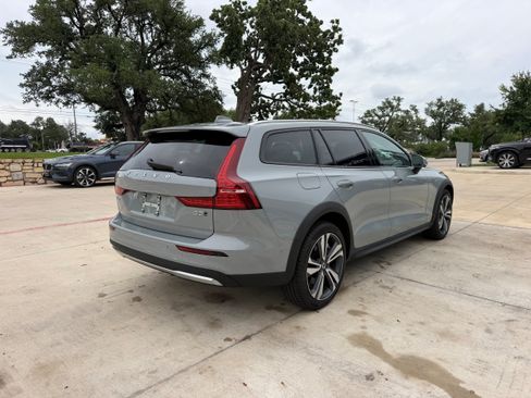 Certified 2025 Volvo V60 B5 Cross Country Plus AWD/4WD image 6