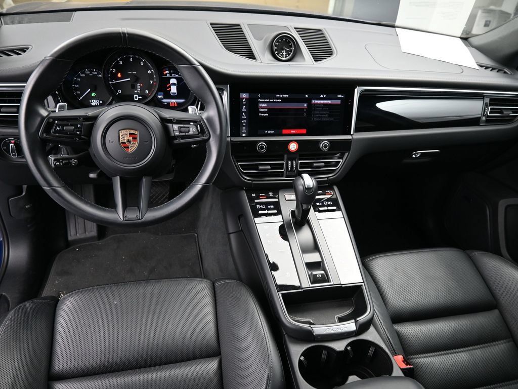 Certified 2024 Porsche Macan AWD/4WD image 6