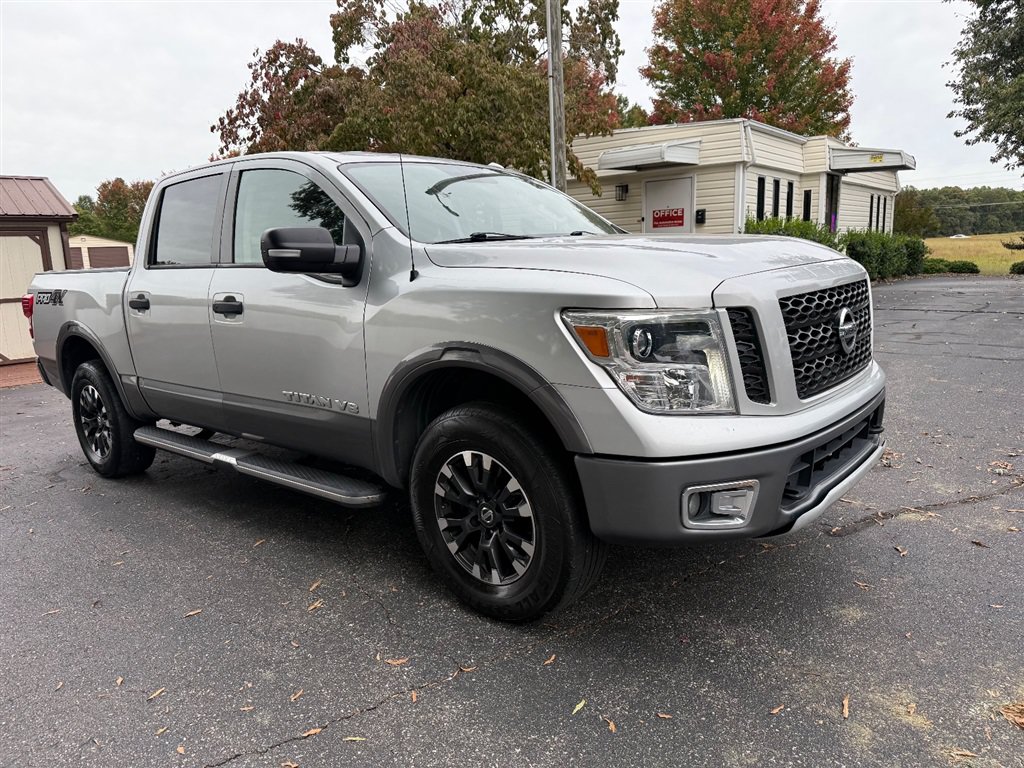 Used 2019 Nissan Titan PRO-4X AWD/4WD image 7