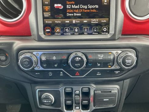 Used 2023 Jeep Gladiator Rubicon w/ Cold Weather Group AWD/4WD image 17