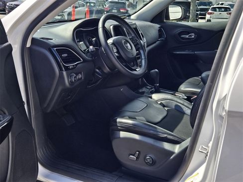 Used 2020 Jeep Cherokee Latitude Plus image 14