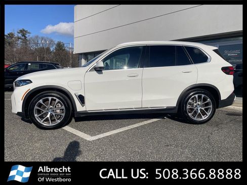 Used 2025 BMW X5 xDrive50e image 2