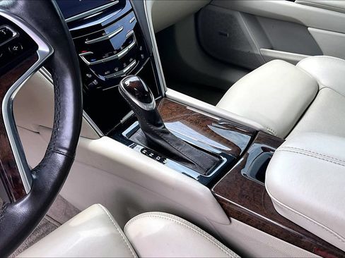 Used 2013 Cadillac XTS Luxury w/ Driver Awareness Package FWD image 17