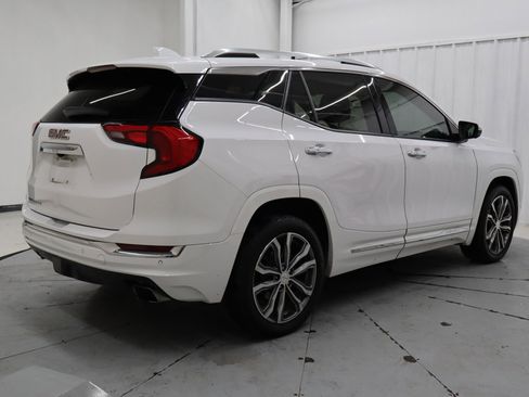 Used 2019 GMC Terrain Denali w/ Advanced Safety Package image 4