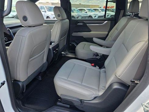 Used 2024 GMC Acadia Elevation w/ Luxury Package FWD image 11
