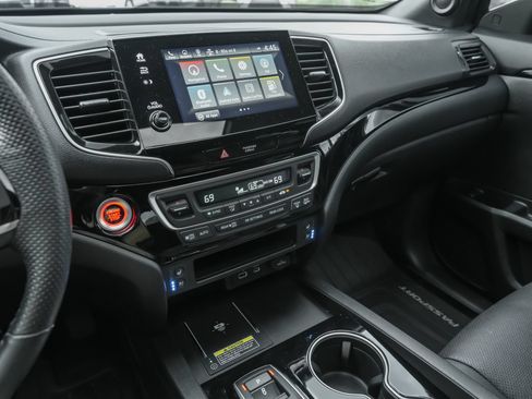 Used 2025 Honda Passport Black Edition image 22