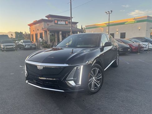 Used 2026 Cadillac Lyriq Luxury RWD image 2