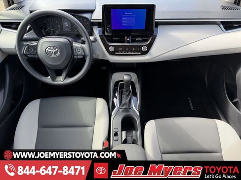 Used 2025 Toyota Corolla LE image 13