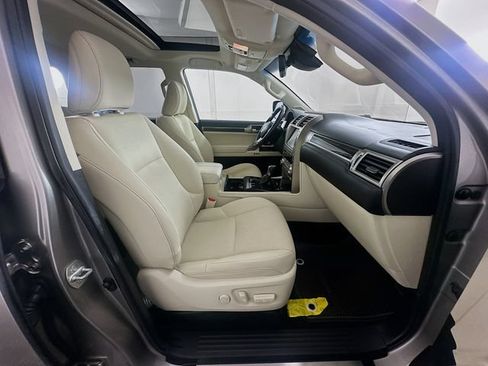 Used 2020 Lexus GX 460 Premium w/ Premium Package AWD/4WD image 28