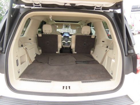 Used 2019 Lincoln Navigator Select w/ Technology Package RWD image 12