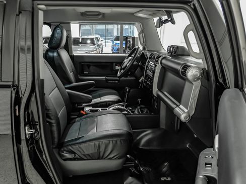Used 2013 Toyota FJ Cruiser 4WD w/ Upgrade Pkg image 35
