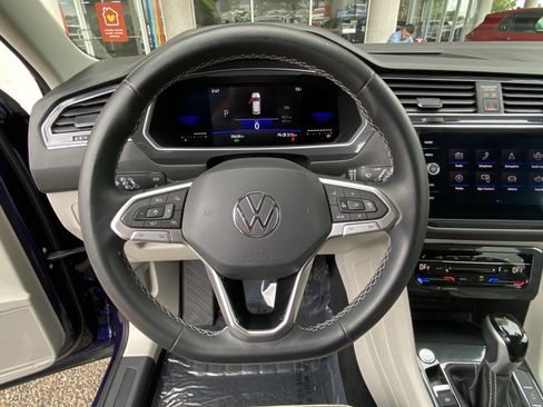 Certified 2022 Volkswagen Tiguan SE FWD image 28