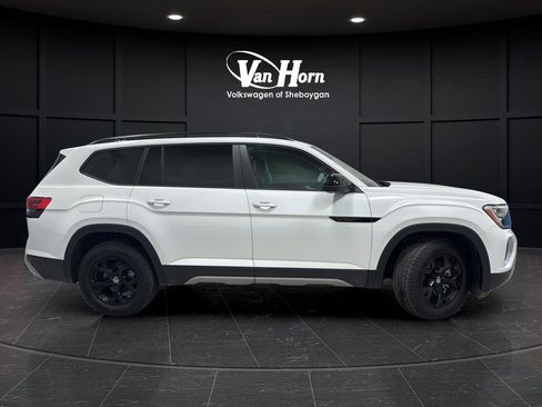 Used 2024 Volkswagen Atlas Peak Edition SEL image 8