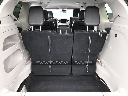 Used 2023 Chrysler Pacifica Touring-L FWD image 24